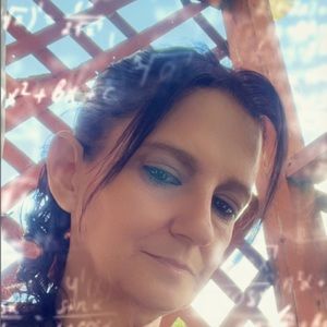 Meet your Posher, Alecia